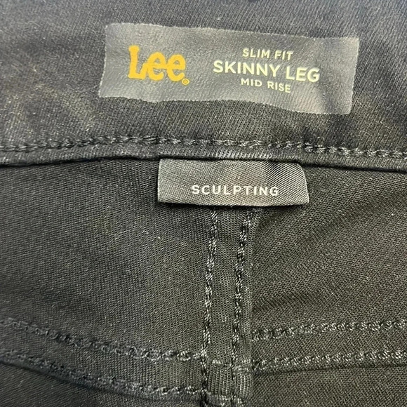 Lee Women's Slimming Fit Rebound Skinny Leg Jean Size 8 Black NWOT - Picture 5 of 8